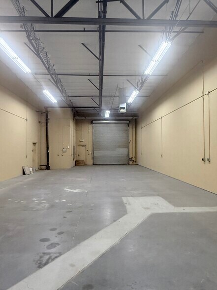 More Photos Of 45090 Golf Center Pky, Indio Warehouse For Sale