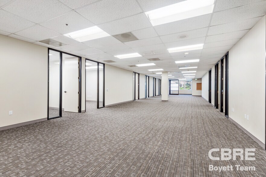 More Photos Of 26025 Mureau Rd, Calabasas Office For Sale