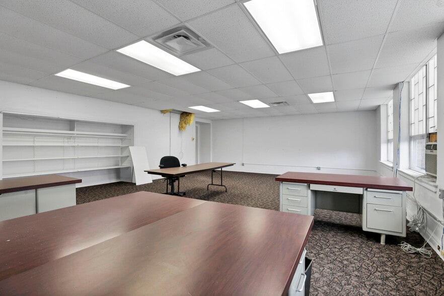 More Photos Of 300 E Auburn Ave, Springfield Office For Sale