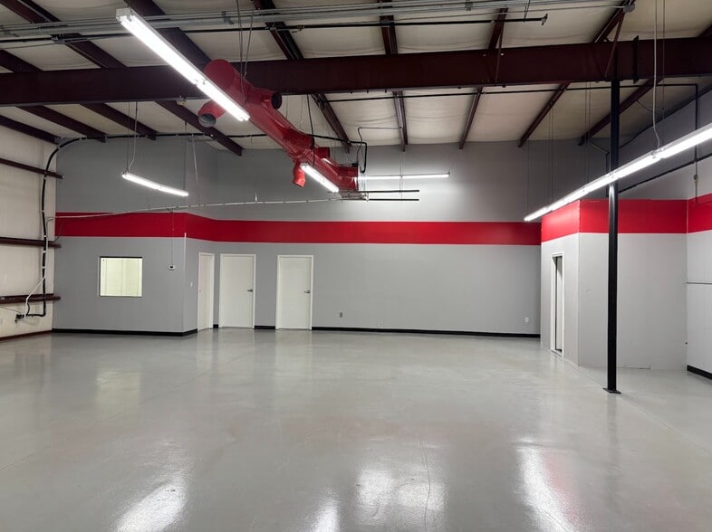 More Photos Of 3565 Centre Cir, Fort Mill Light Distribution For Lease