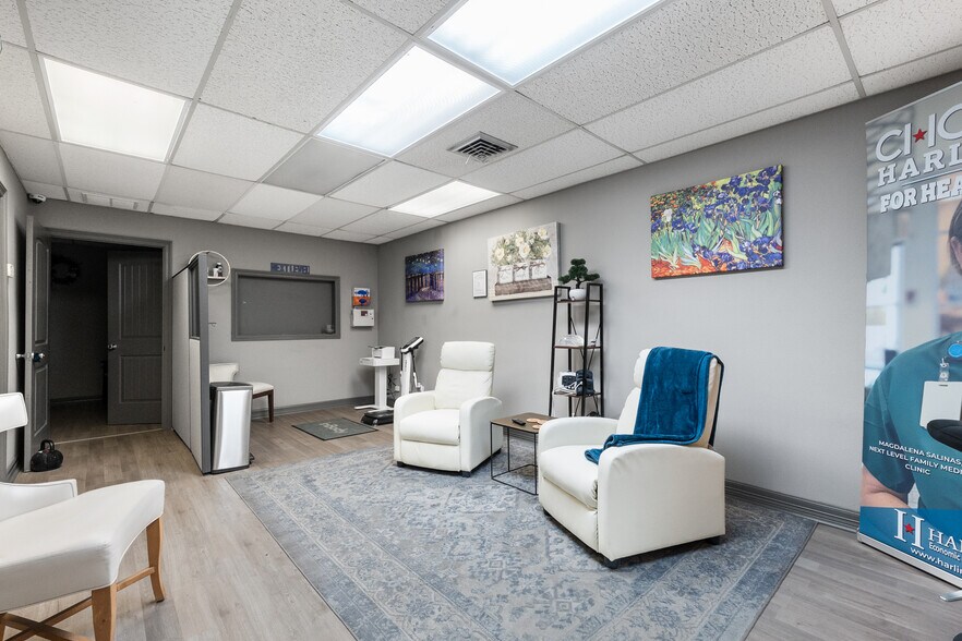 More Photos Of 604 S 77 Sunshine Strip, Harlingen Office For Sale