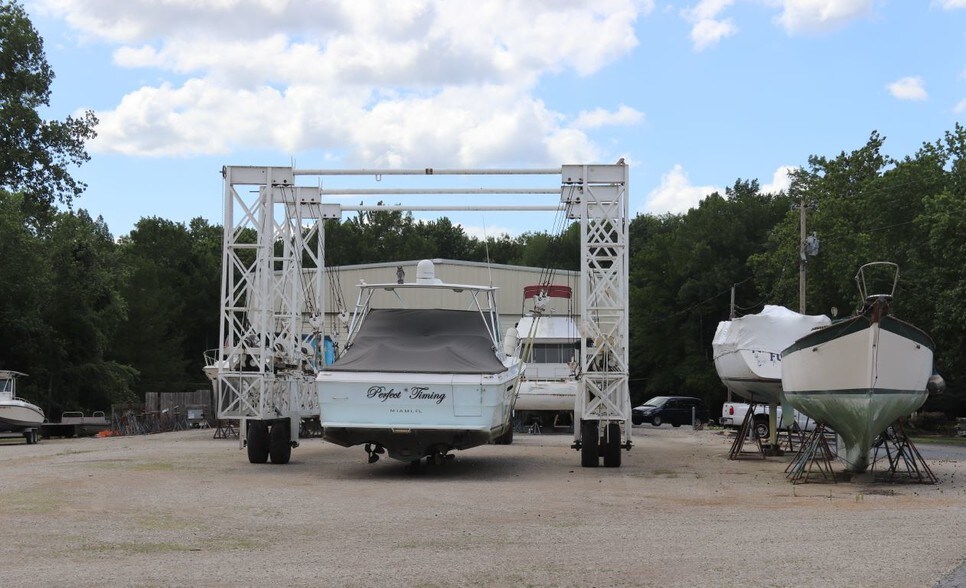 More Photos Of 200 Yachtview Dr, West Alton Specialty For Sale