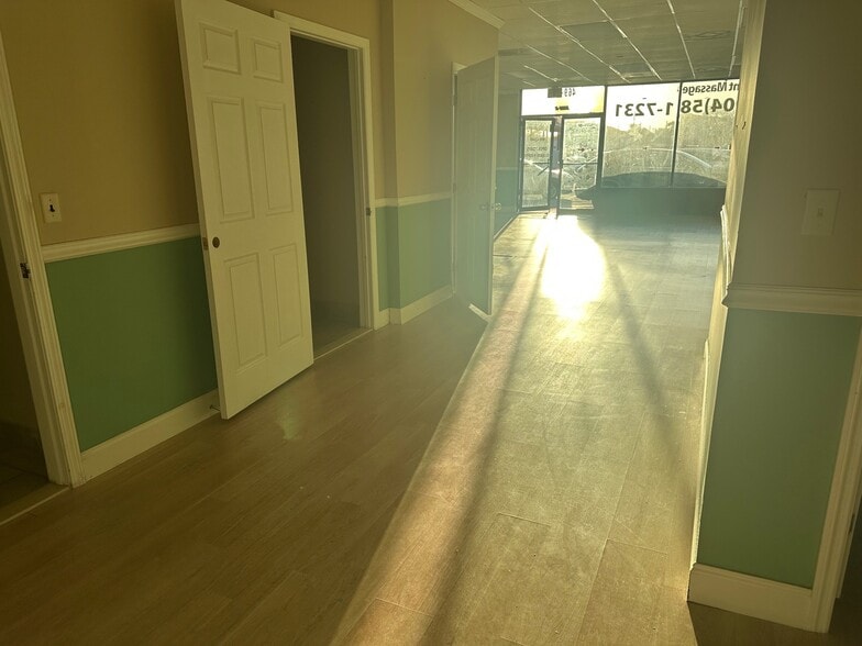 More Photos Of 469 Atlantic Blvd, Atlantic Beach Storefront For Lease