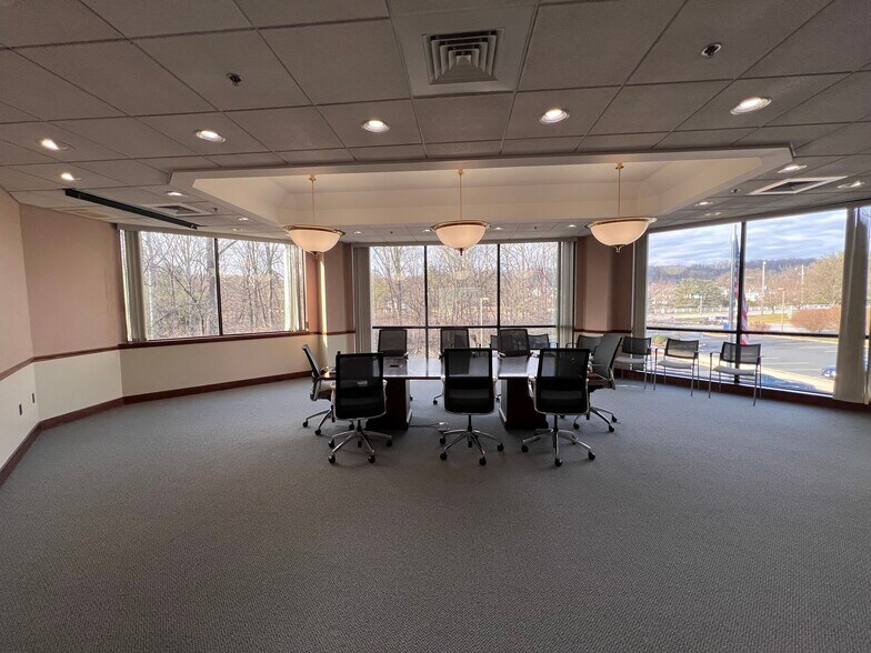 More Photos Of 100 Arrandale Blvd, Exton Office For Lease