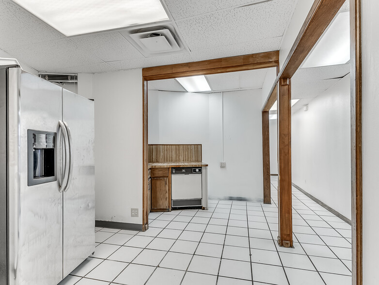 More Photos Of 901 N Virginia Ave, Oklahoma City Manufacturing For Sale
