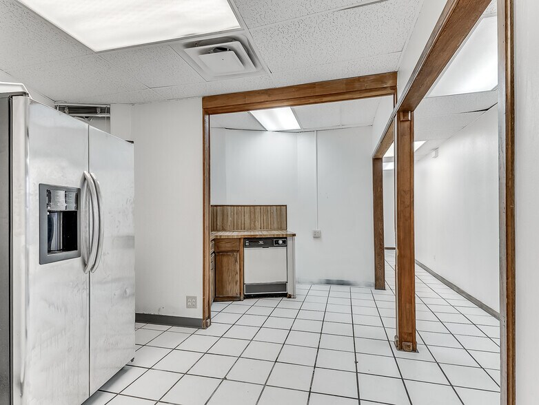 More Photos Of 901 N Virginia Ave, Oklahoma City Manufacturing For Sale