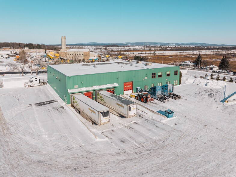 More Photos Of 500 Montée Labossière, Vaudreuil-dorion Service For Lease