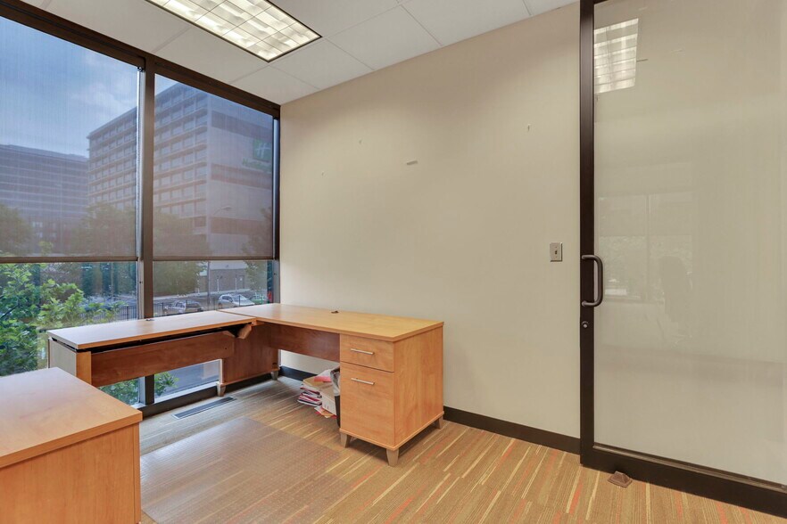 More Photos Of 141 E Town St, Columbus Office Residential For Lease