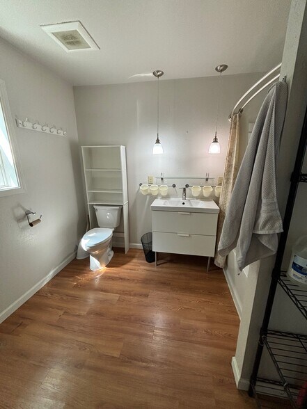More Photos Of 15350 NE Sandy Blvd, Portland Office Residential For Sale
