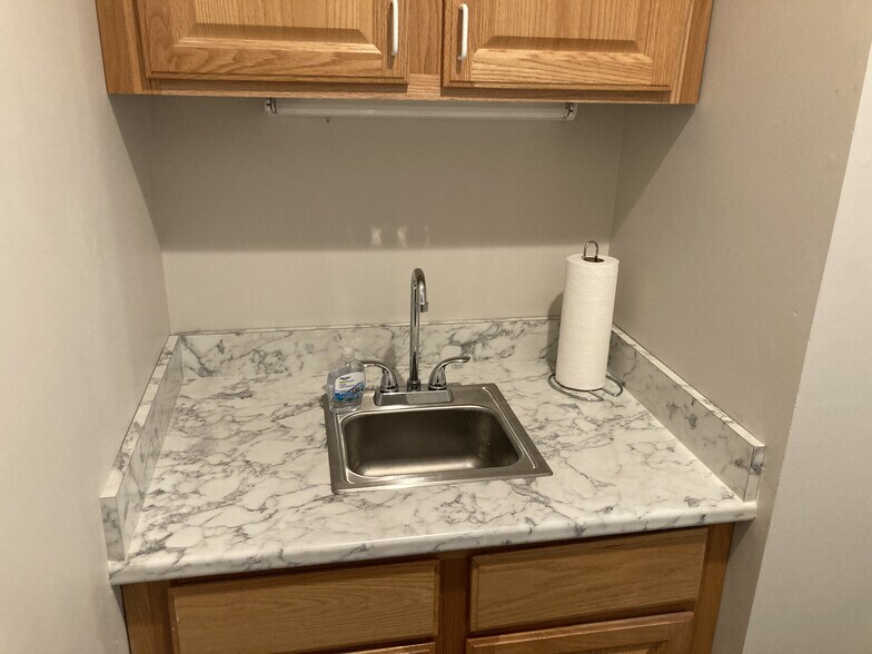 More Photos Of 123 Elm St, Old Saybrook Medical For Sale