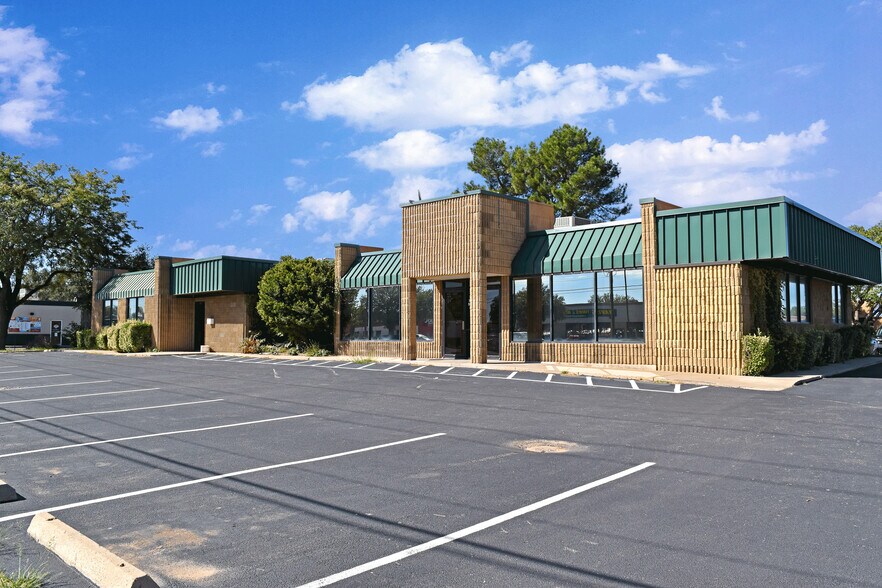 Primary Photo Of 7902 Slide Rd, Lubbock Veterinarian Kennel For Lease