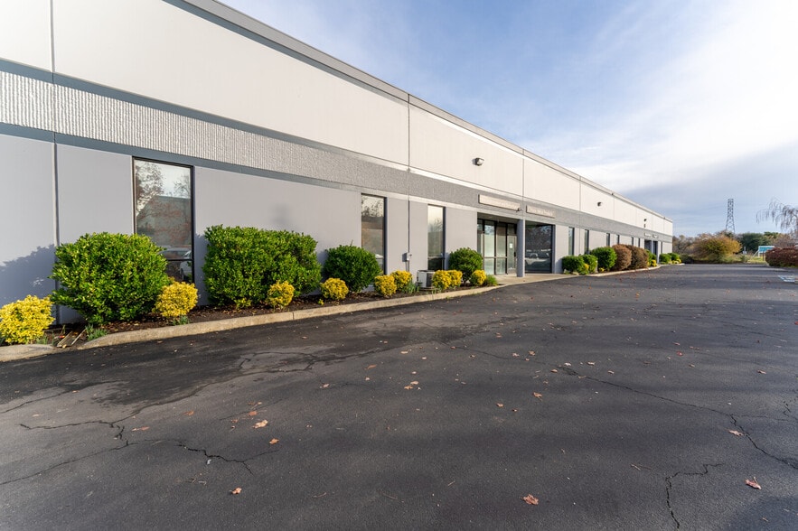 More Photos Of 4949 Fulton Dr, Fairfield Research And Development For Lease