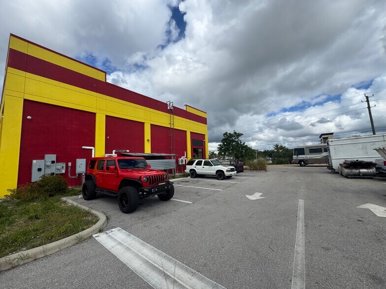 More Photos Of S. Cleveland Avenue, Fort Myers Industrial For Lease