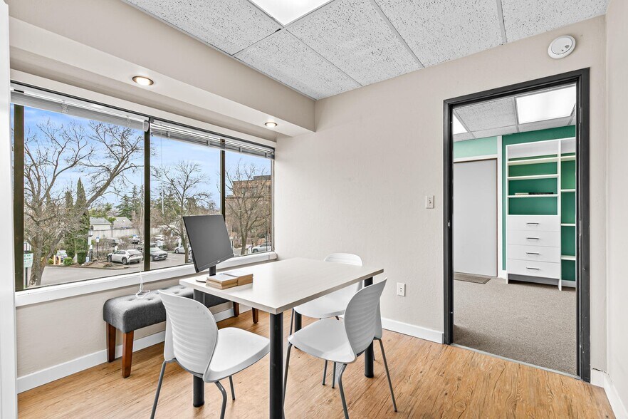 More Photos Of 116 Lithia Way, Ashland General Retail For Sale