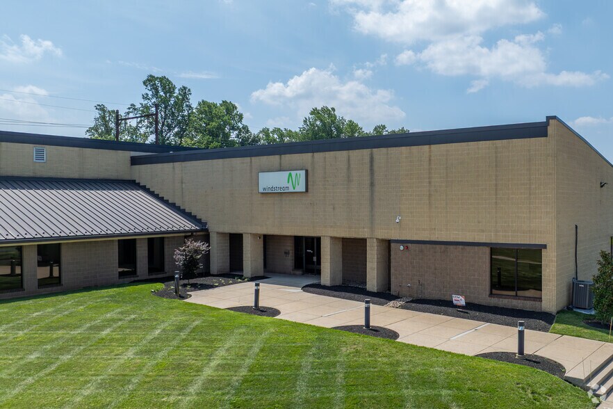Primary Photo Of 965 Thomas Dr, Warminster Township Light Manufacturing For Lease