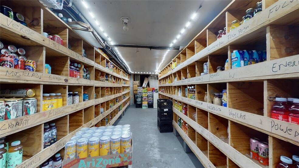 More Photos Of 166 W Park Ave, Long Beach Storefront Retail Office For Sale