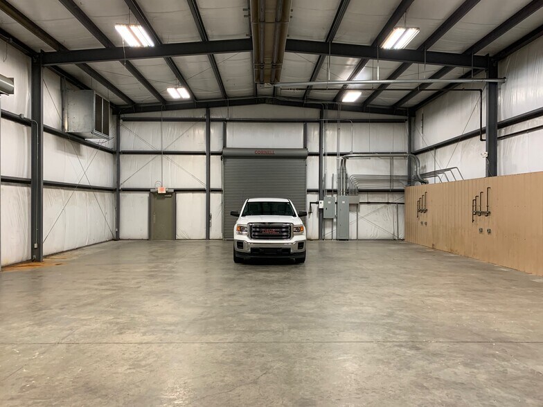More Photos Of 2227 N Leg Rd, Augusta Warehouse For Lease