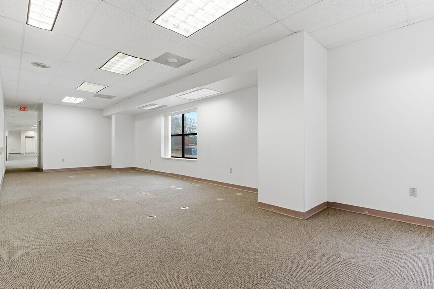 More Photos Of 718 N Martin St, East Prairie Office For Sale