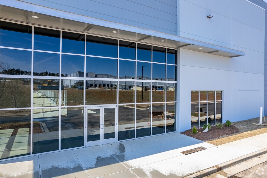 More Photos Of 6755 Maple Ave, Buford Distribution For Lease