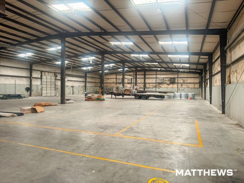 More Photos Of 14025 Interdrive E, Houston Warehouse For Lease