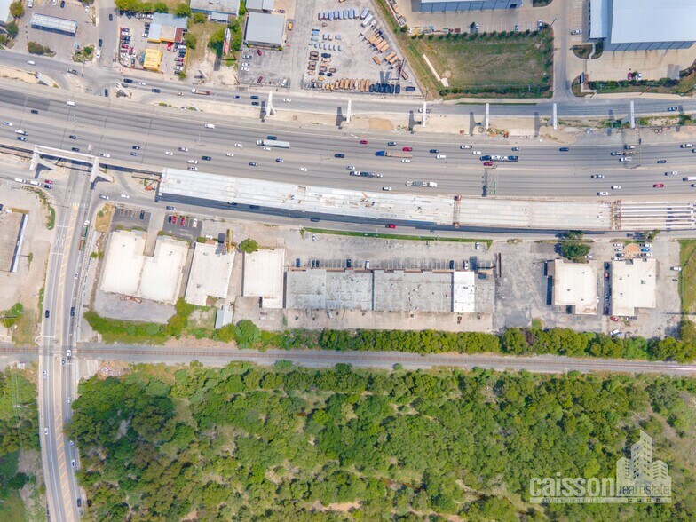 More Photos Of 10201-10237 N IH 35, San Antonio Showroom For Lease