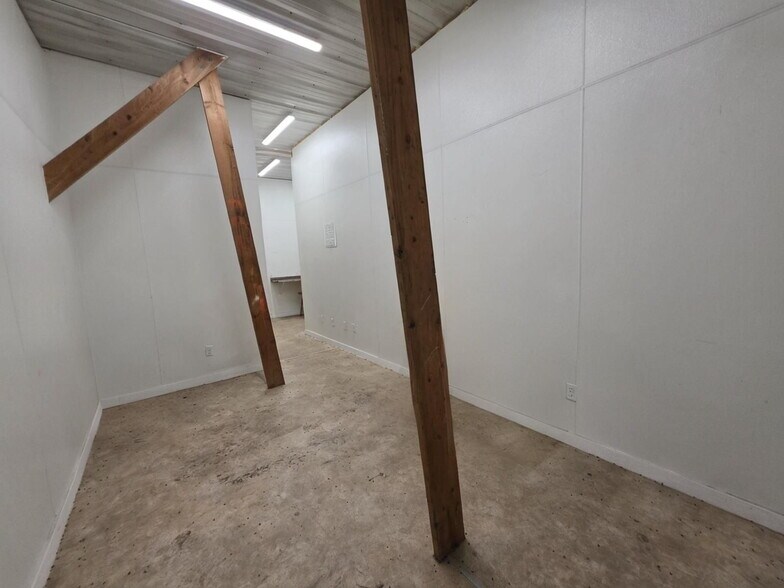 More Photos Of N12757 Rindahl Valley Rd, Osseo Warehouse For Lease