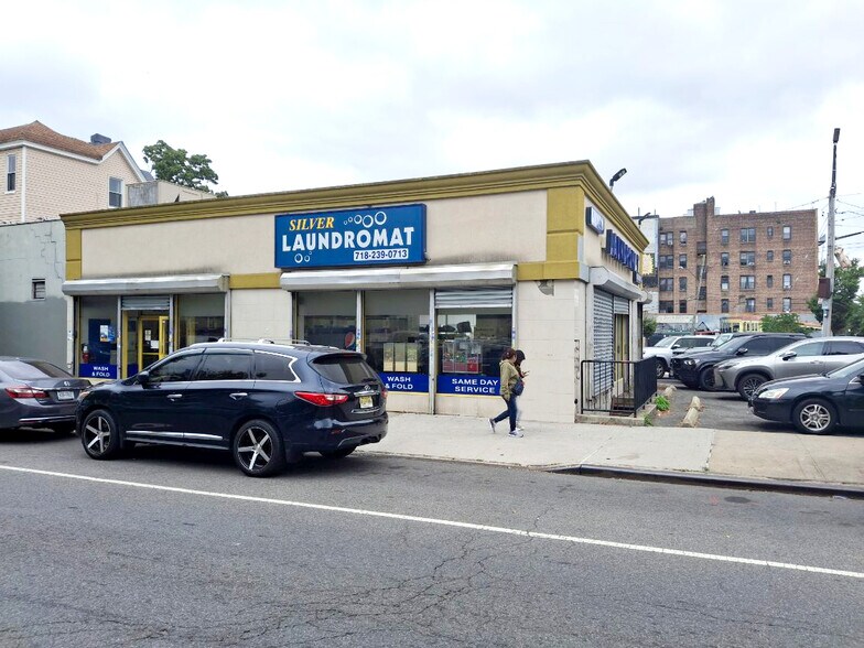 More Photos Of 2601 E Tremont Ave, Bronx Freestanding For Lease