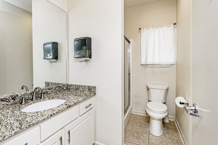More Photos Of 673 E Airport Ave, Baton Rouge Office Residential For Sale