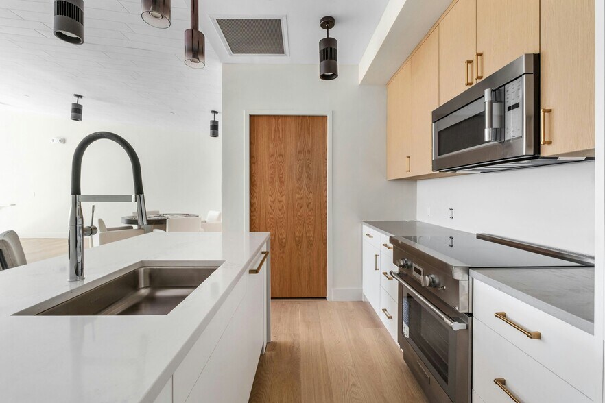 More Photos Of 8001 Circuit of the Americas Blvd, Del Valle Showroom For Sale