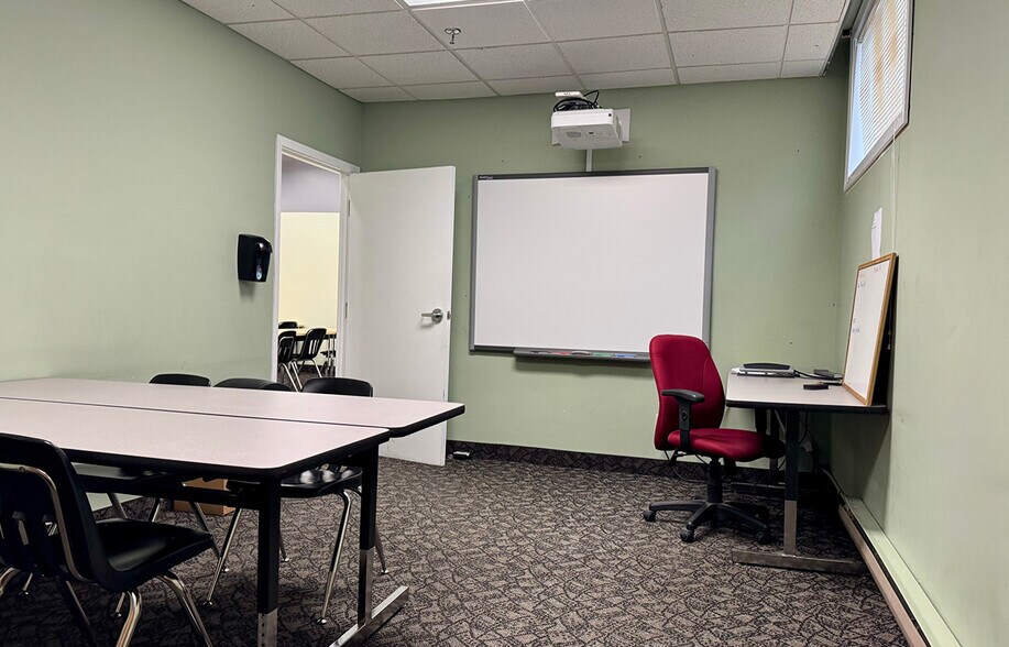 More Photos Of 431 Thames Ave, Winnipeg Office For Lease