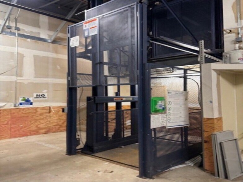 More Photos Of 63033 Van Dyke Rd, Washington Freestanding For Lease