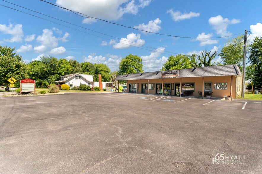 Primary Photo Of 1466 Snug Harbor Rd, Shady Side Storefront Retail Residential For Sale