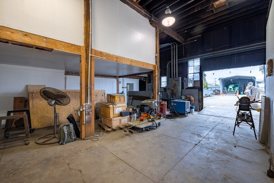 More Photos Of 2 17th St, Richmond Warehouse For Sale