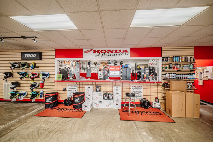 More Photos Of 1014 W Main St, Princeton Freestanding For Sale