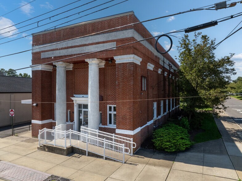 More Photos Of 36 W Railroad Ave, Jamesburg Bank For Lease