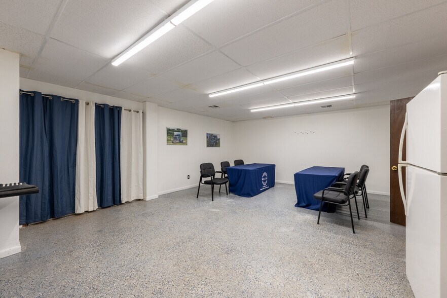 More Photos Of 4901 S Rockwell St, Oklahoma City Service For Sale