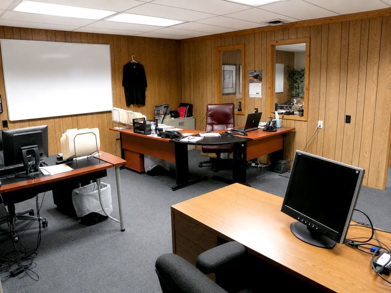 More Photos Of 917 E Tolna Rd, New Freedom Warehouse For Lease