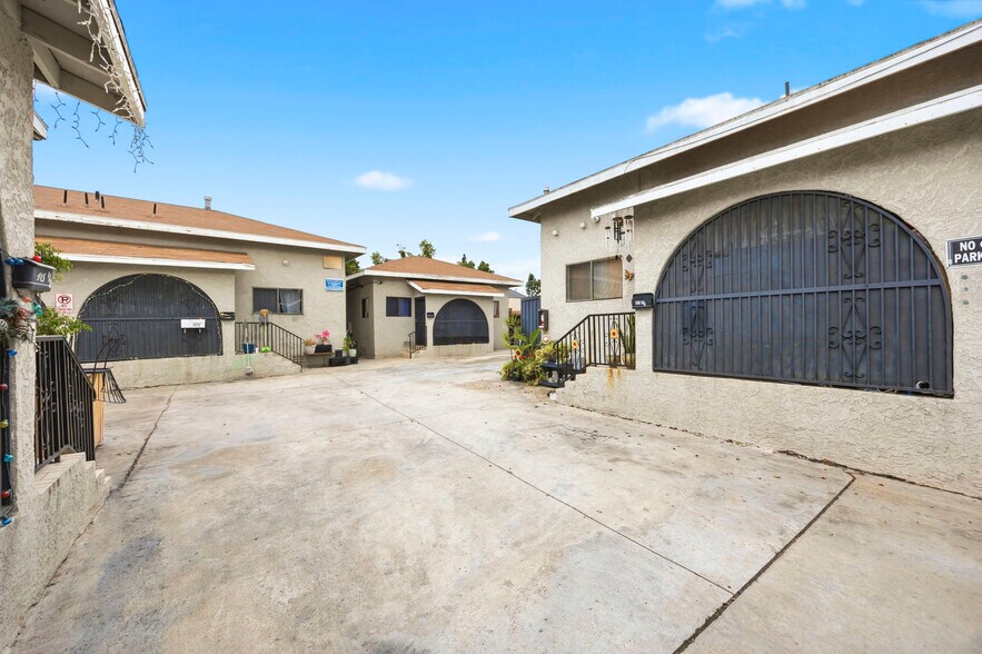 More Photos Of 917 E 40th Pl, Los Angeles Multifamily For Sale