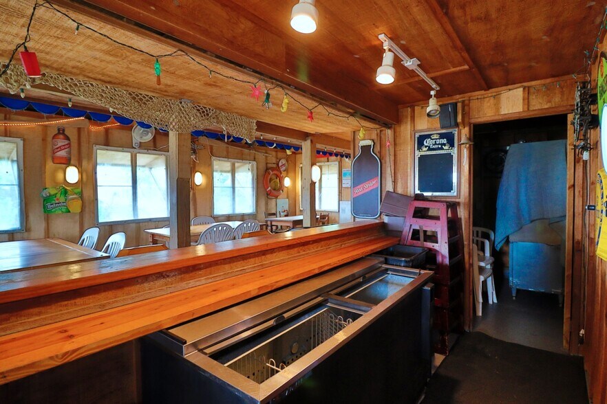 More Photos Of 25202 Island Pines Dr, Waves Restaurant For Sale