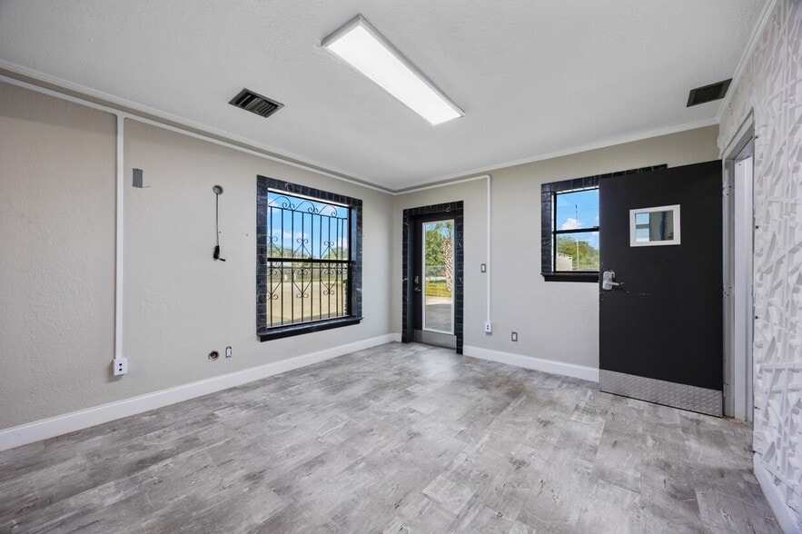 More Photos Of 1901 Danr Dr NE, Palm Bay Warehouse For Lease
