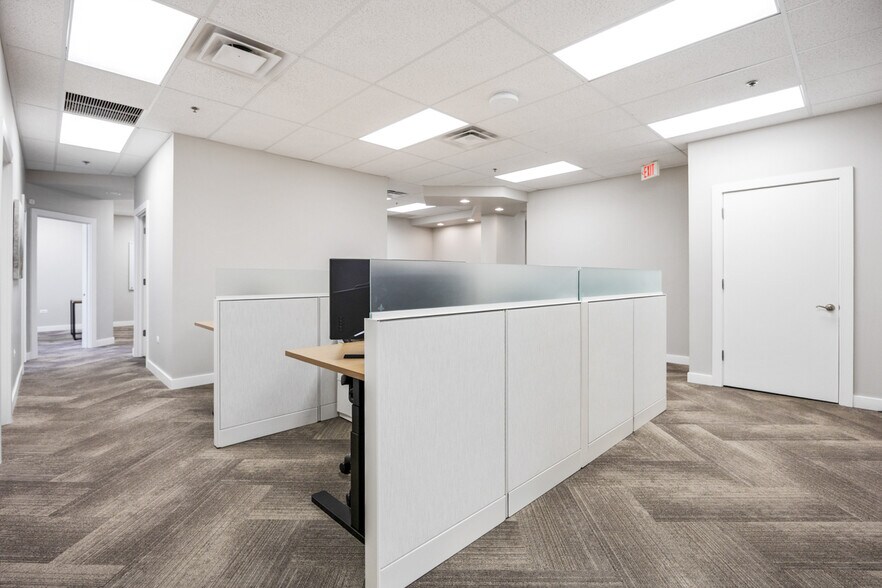 More Photos Of 1256 Waterford Dr, Aurora Medical For Sale