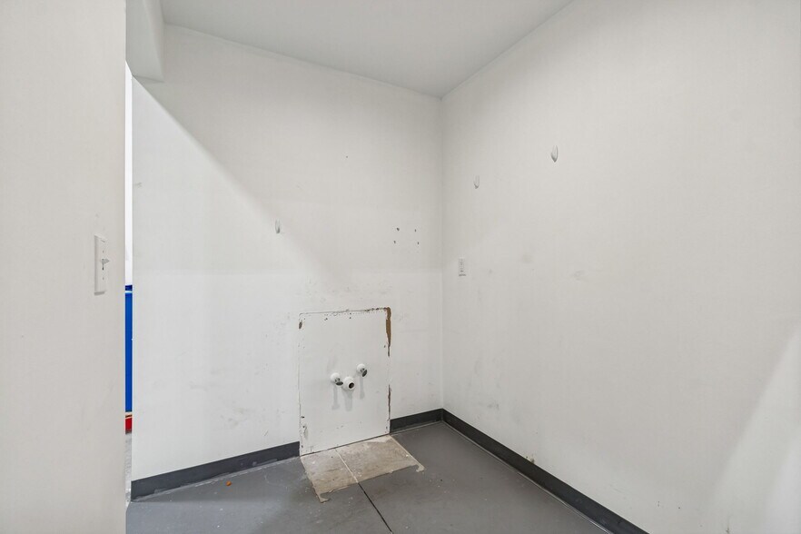 More Photos Of 2820 N 34th St, Tampa Warehouse For Lease