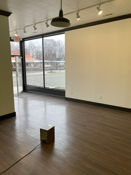 More Photos Of 4105 12 Mile Rd, Berkley Storefront For Sale