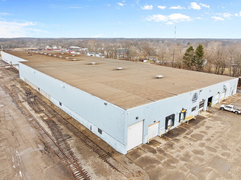 More Photos Of 1001 E Broadway St, Alliance Industrial For Lease