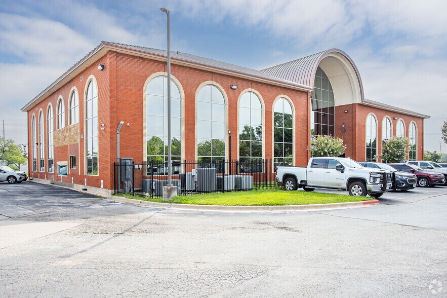 More Photos Of 912 Bastrop Hwy, Austin Office For Lease