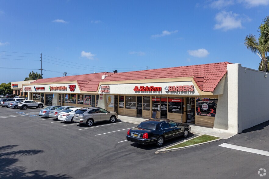 More Photos Of 17925-17955 Magnolia St, Fountain Valley Unknown For Lease