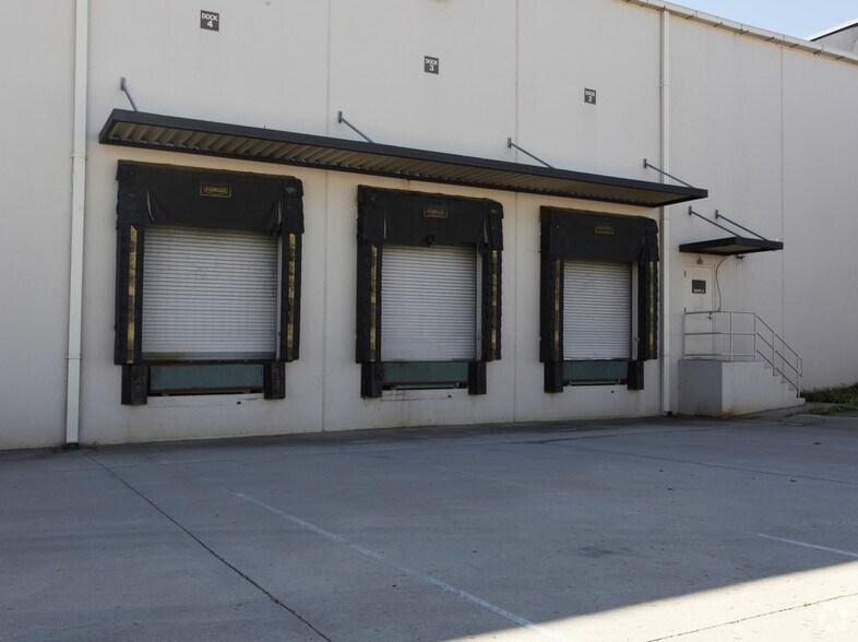 More Photos Of 151 Jetplex Blvd, Huntsville Industrial For Lease