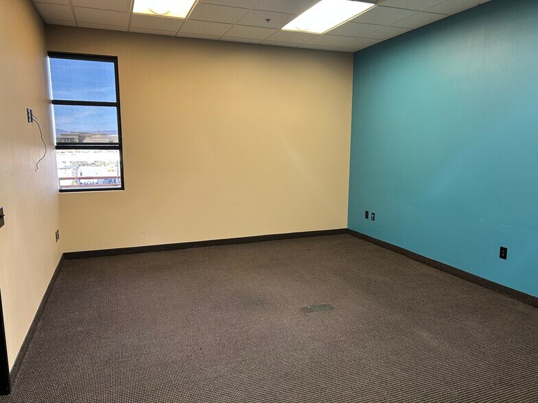 More Photos Of 50 S Stephanie St, Henderson Office For Lease