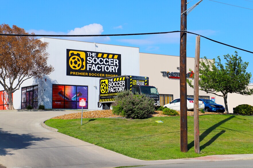 More Photos Of 12066-3 Starcrest Dr, San Antonio Unknown For Lease