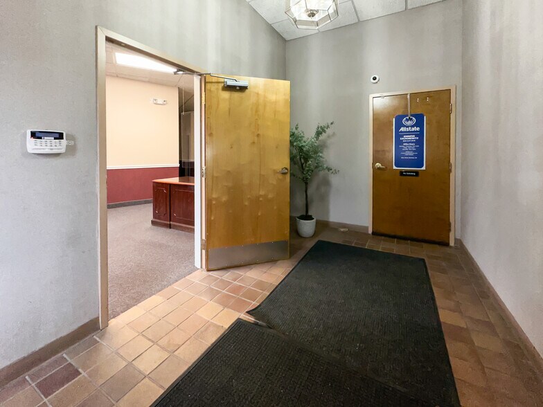 More Photos Of 358-360 E Center St, Manchester Office For Lease